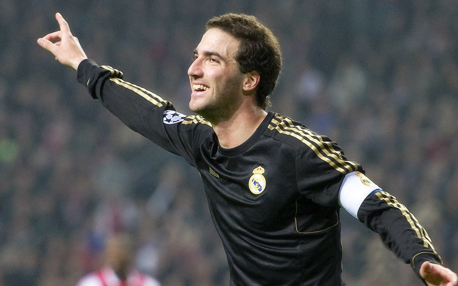 “青少年足球主题公益跑运动会在全国火热举行”，青少年校园足球赛