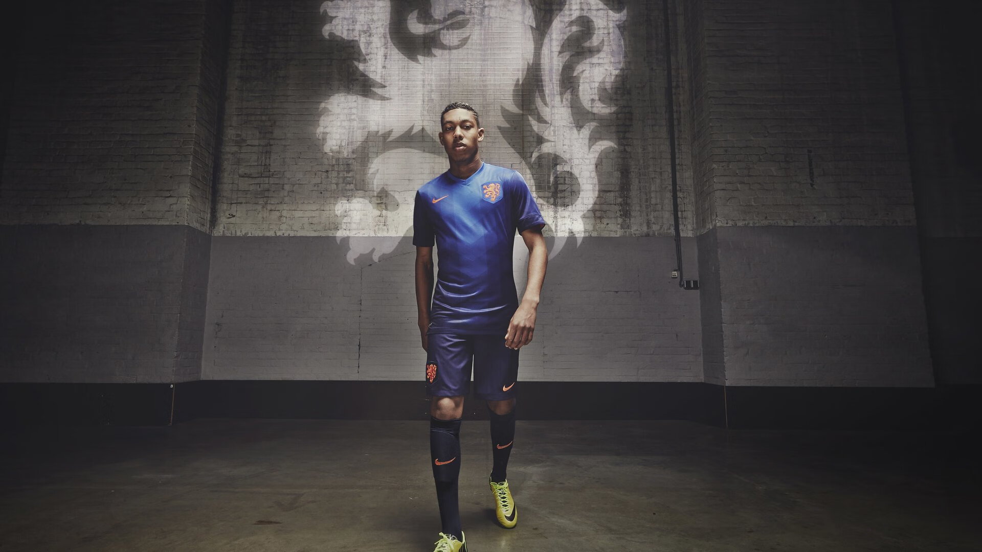 【智能球场】未来比赛场地与科技结合的可能性，智能化足球场